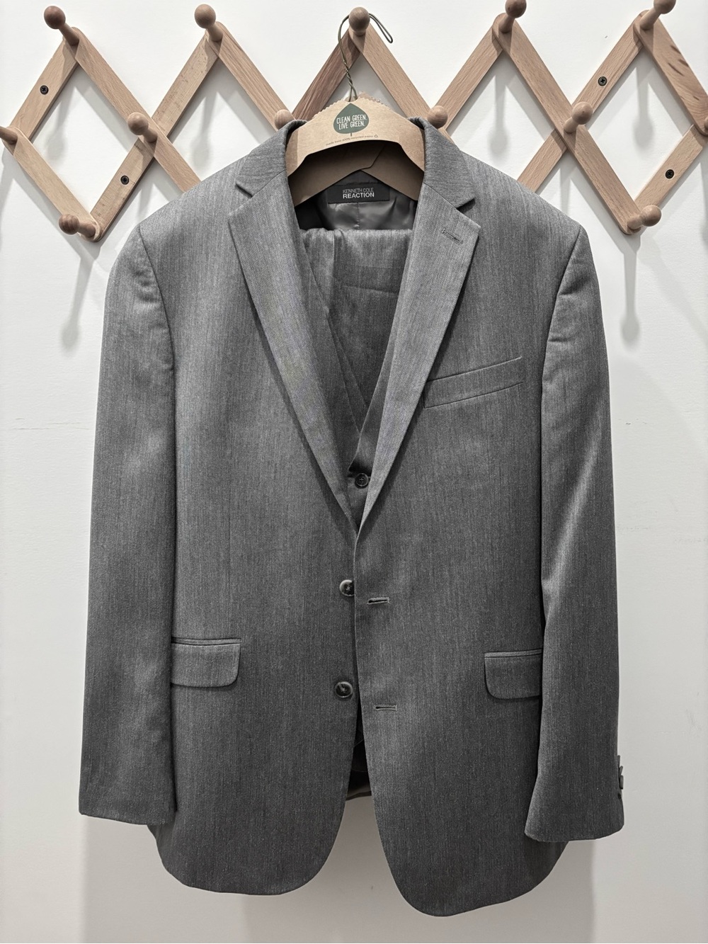Kenneth Cole Reaction gray three piece suit size 42 L W 35